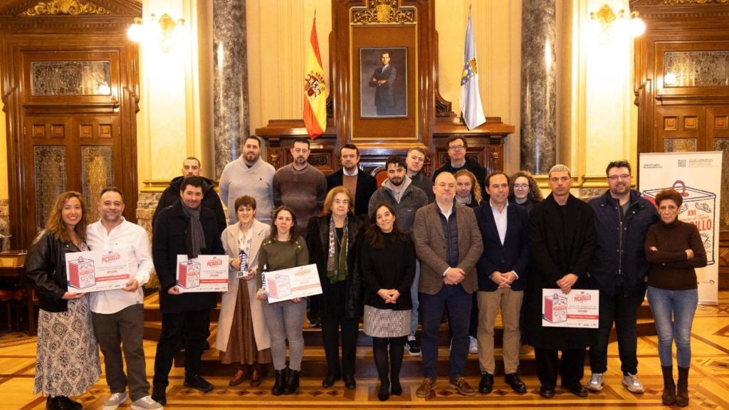 Foto de familia de los premiados.