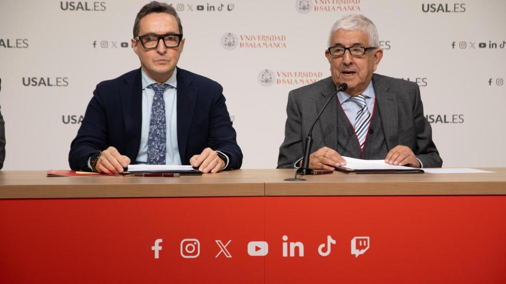 El rector de la Universidad de Salamanca, Juan Manuel Corchado, y el presidente de Preservación 35, Fernando Labrada