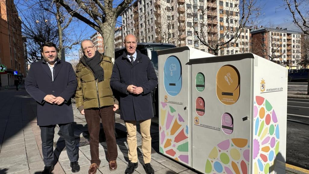 José Antonio Diez participa en el estreno del primer punto limpio de proximidad de León.