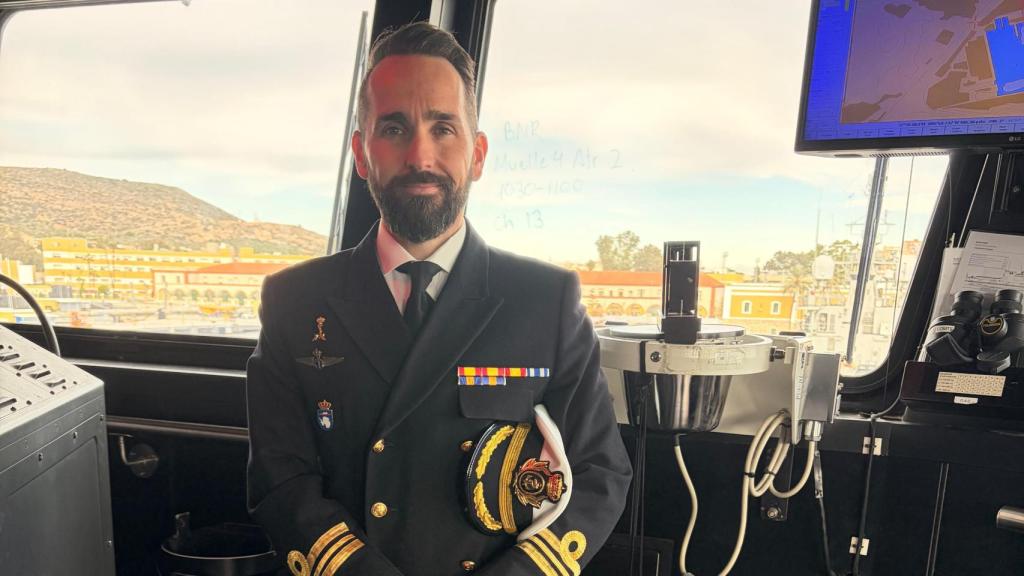 Capitán de corbeta Ángel García Estrada, comandante del BAM Furor