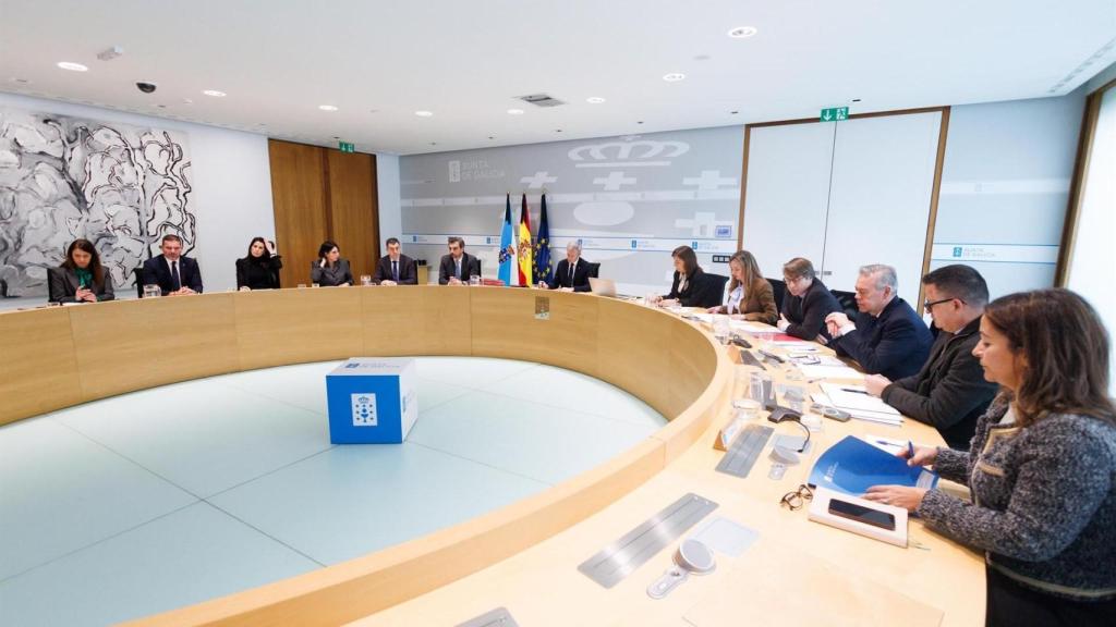 El titular del Ejecutivo gallego, Alfonso Rueda, preside la reunión del Consello de la Xunta.