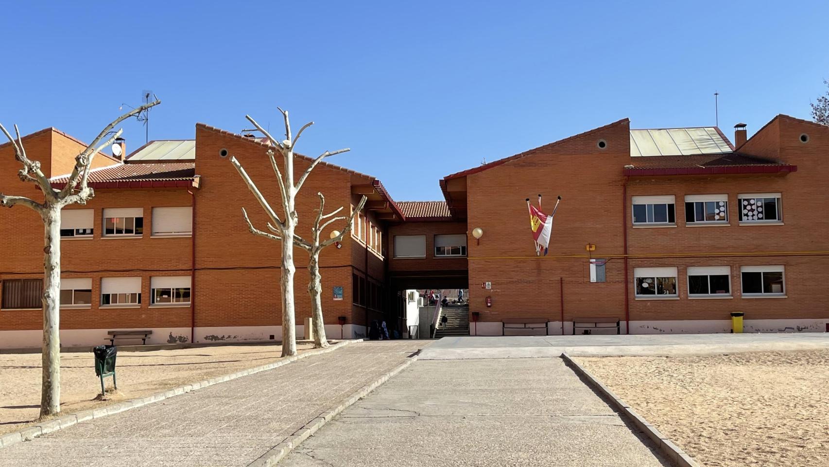 El centro educativo se encuentra en el barrio del Polígono.