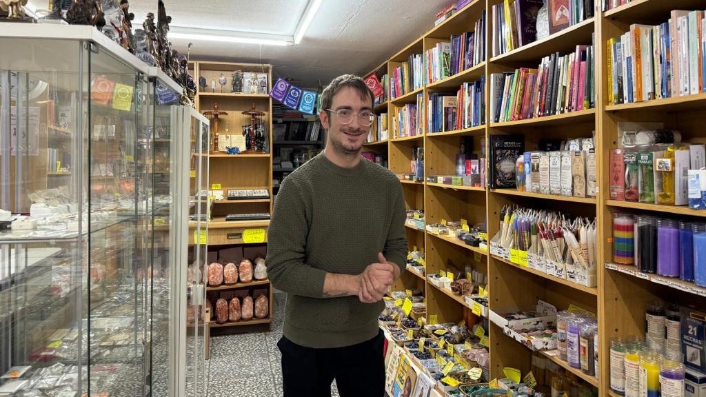Pablo en la librería Albareda.