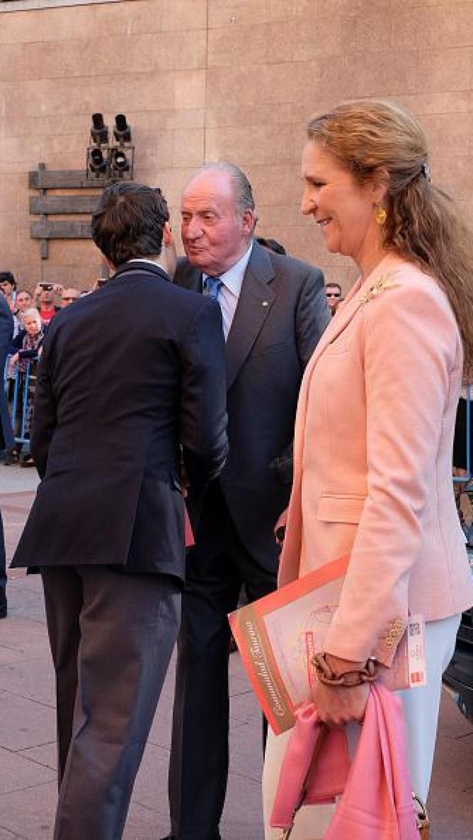 Felipe Juan Froilán junto a su madre, la infanta Elena, y su abuela, Juan Carlos.