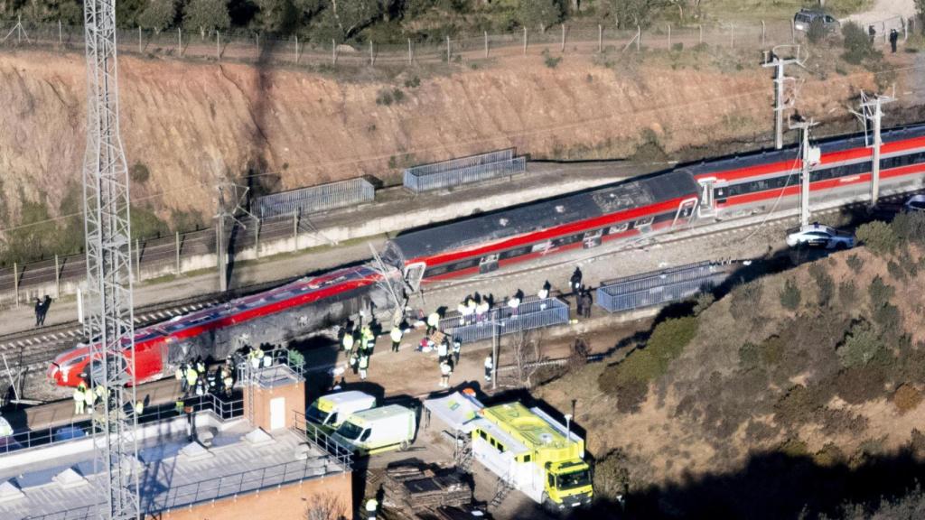 Vista aérea de los trenes accidentados.