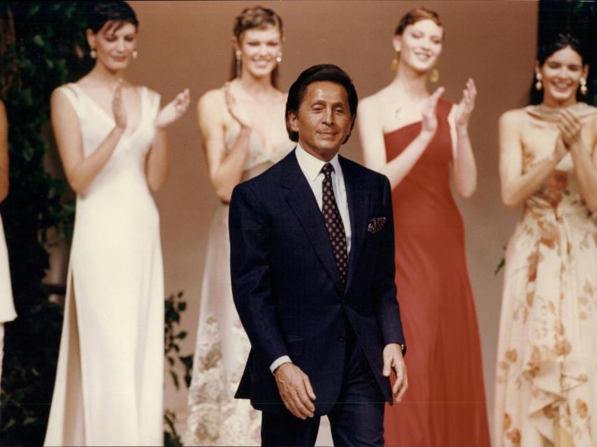 Valentino dedicó toda su vida a la moda y se convirtió en uno de los diseñadores más admirados del mundo.