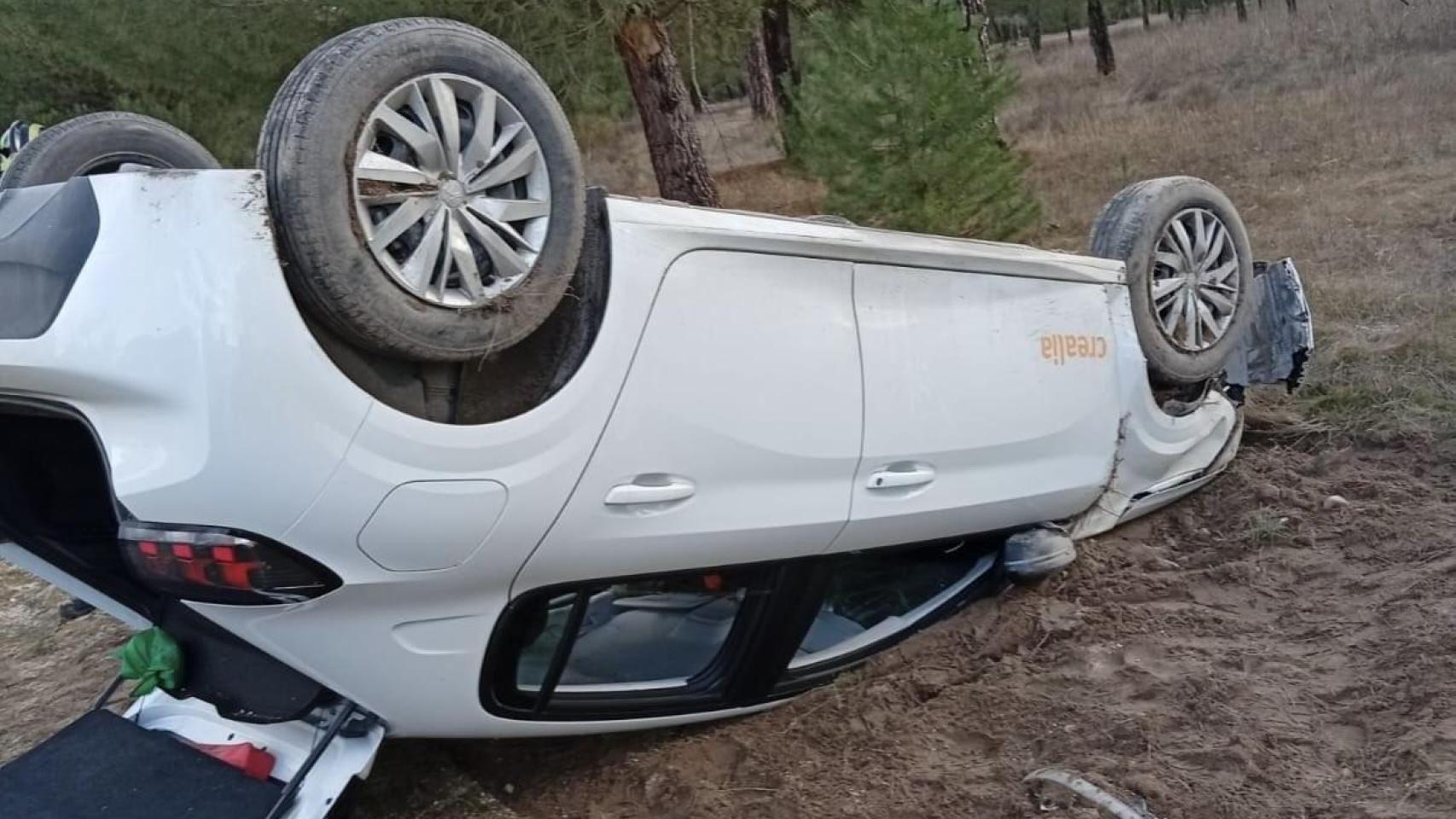 Imagen del vehículo volcado en Pozal de Gallinas