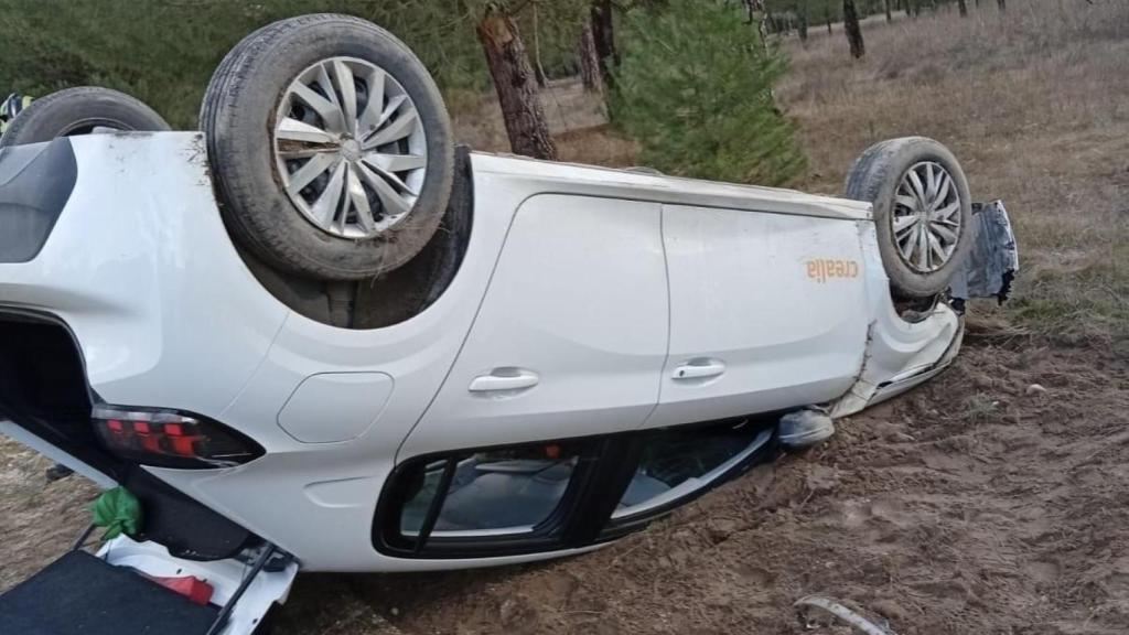 Imagen del vehículo volcado en Pozal de Gallinas