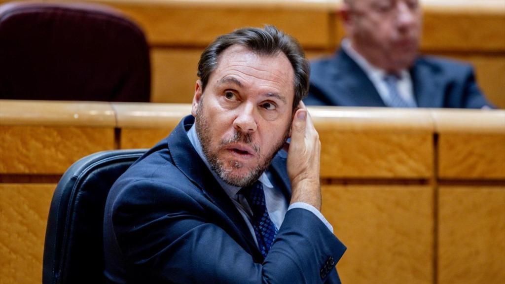 El ministro de Transportes, Óscar Puente, durante una sesión plenaria en el Senado.