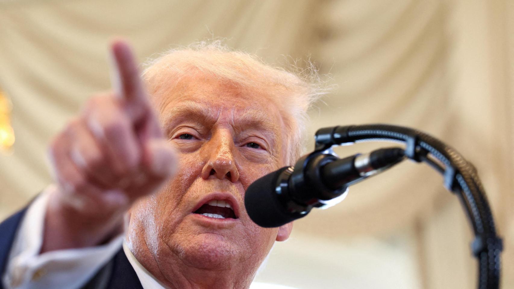 El presidente de Estados Unidos, Donald Trump, comparece desde Mar-a-Lago.