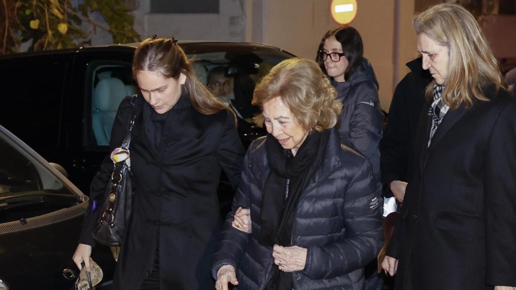 La reina Sofía junto a su nieta Irene y su hija Cristina.
