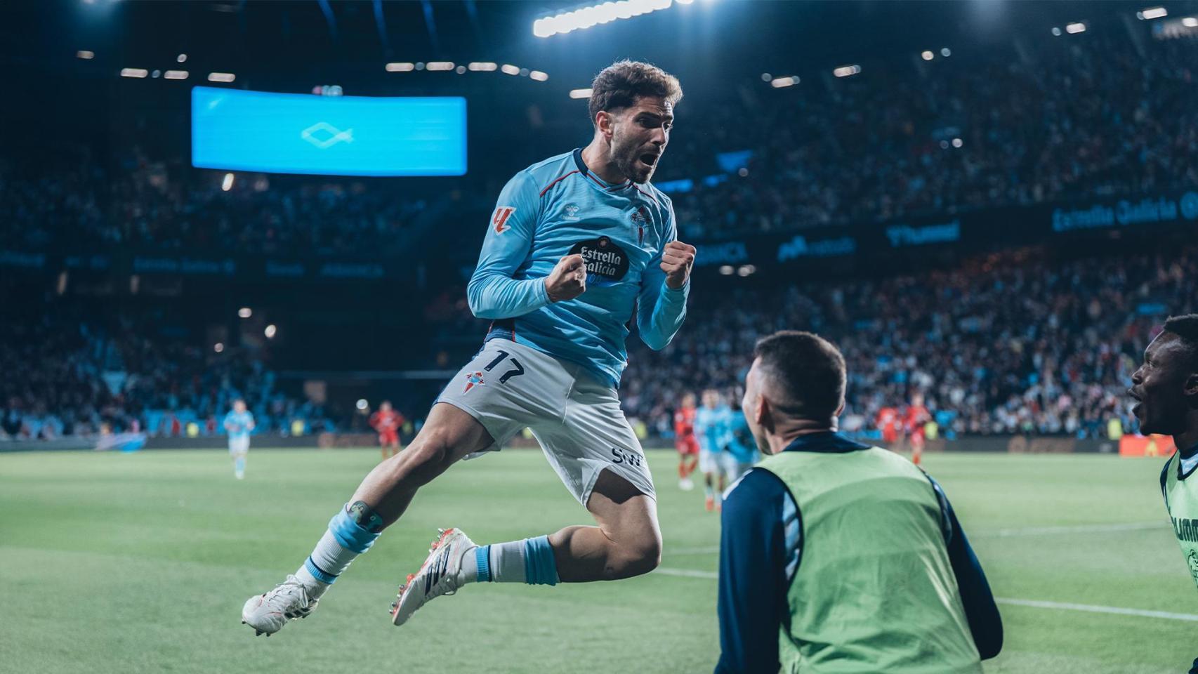 Javi Rueda celebra su tanto para el Celta ante el Rayo.