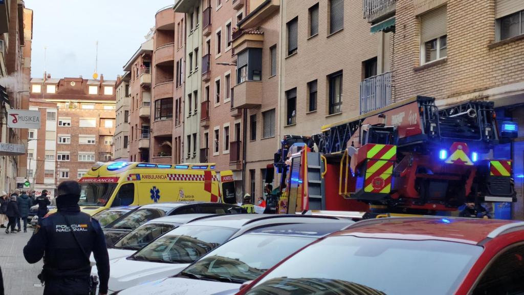 Momento en el que el hombre era introducido en la ambulancia