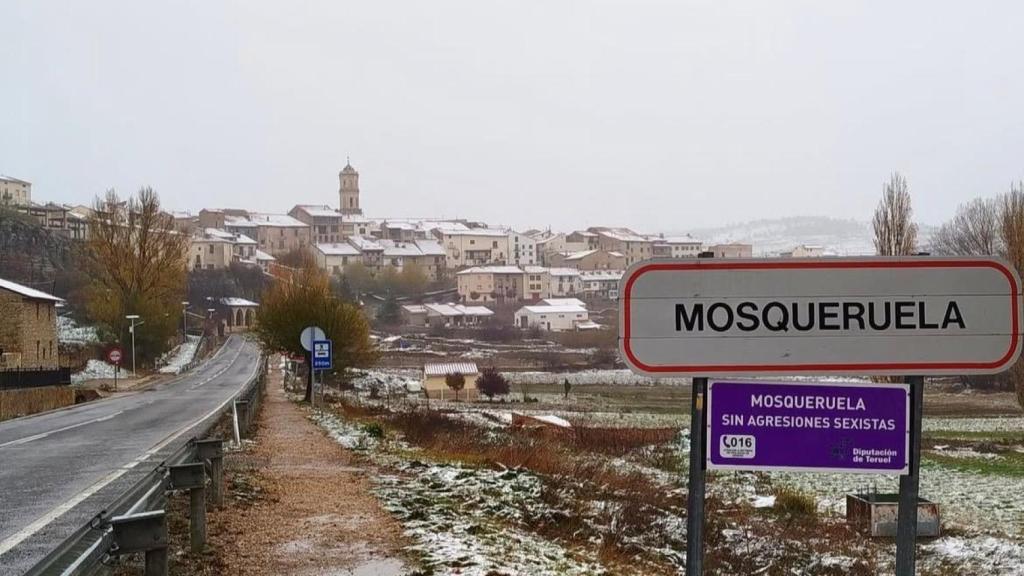 Mosqueruela, cubierta de nieve, en una foto de archivo