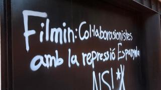 La sede de Filmin, vandalizada por la inclusión en su catálogo de un documental sobre el 'procés'. Foto: Jaume Riopoll / X