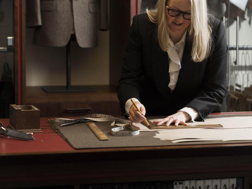 Kathryn Sargent en su atelier de Savile Row.