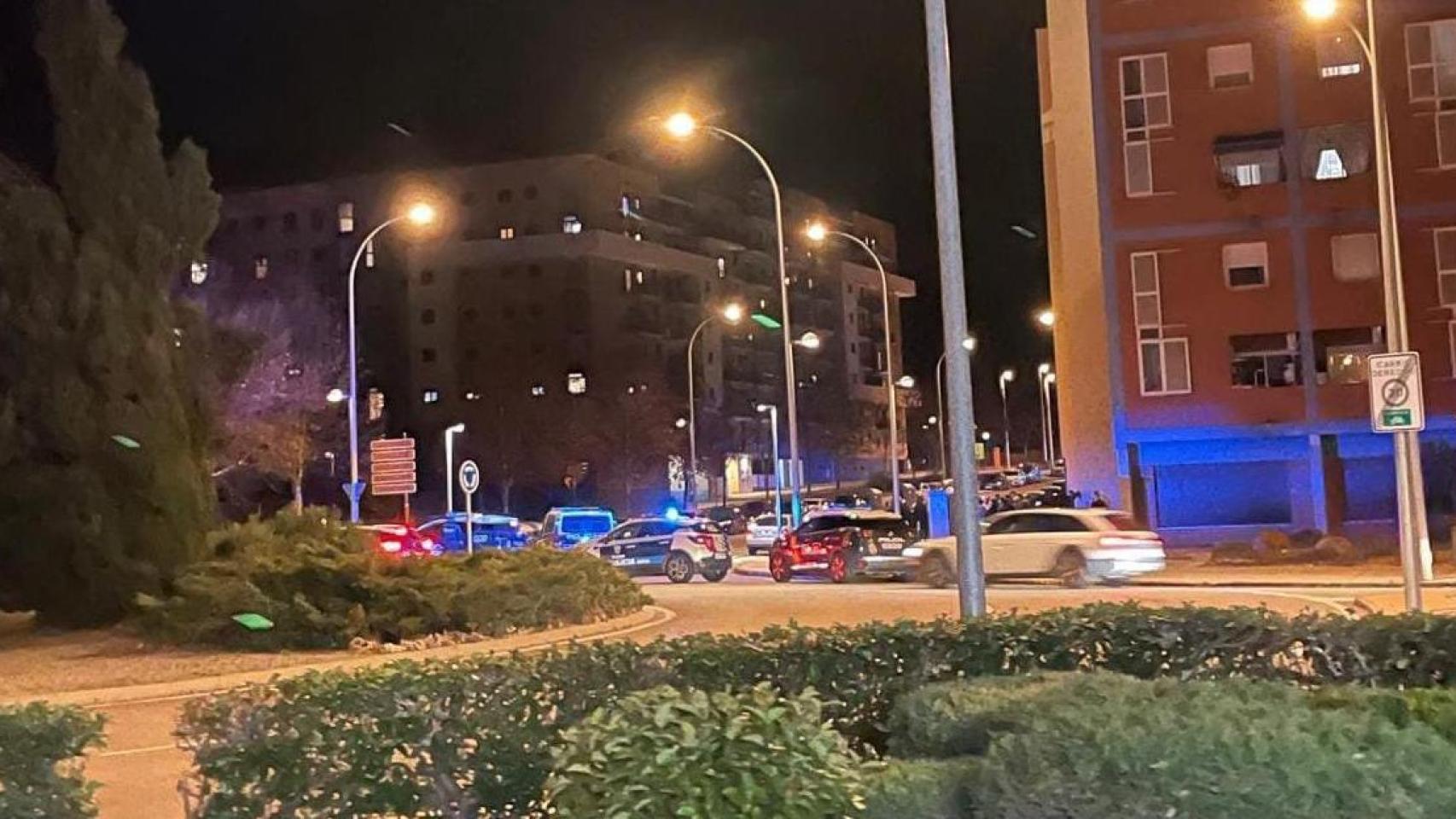 Despliegue policial en la urbanización de Toledo conocida como el Parchís, publicada por un usuario en 'X'.