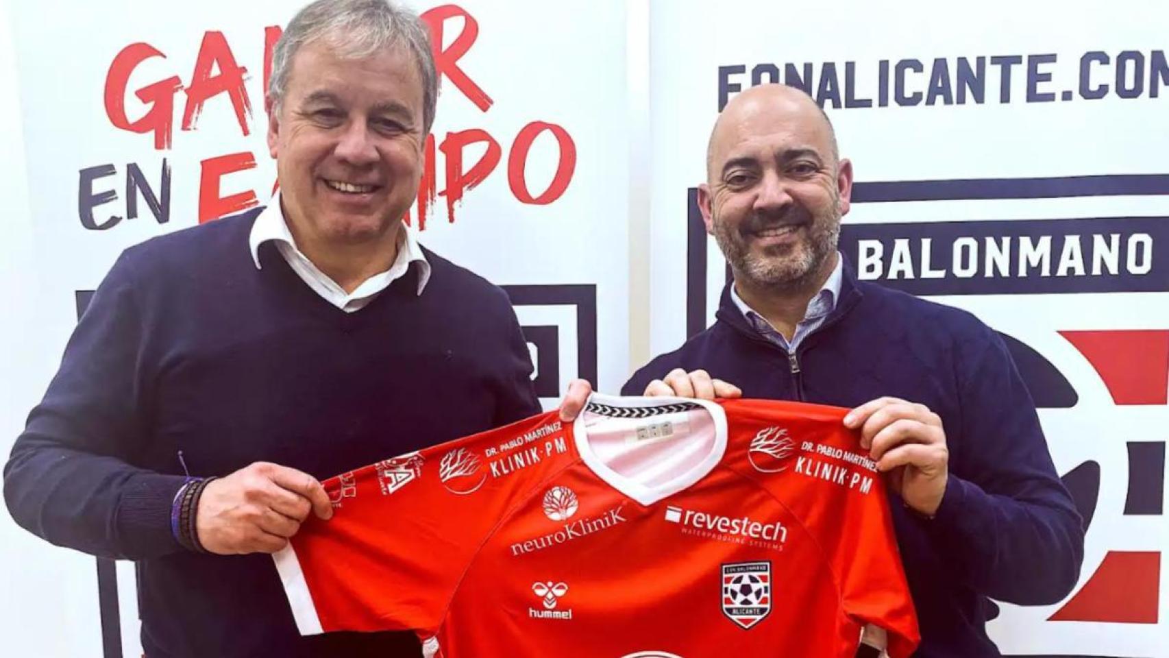 Jaime Cremades ‘Ñago’ entrega el relevo en la presidencia a Pepe Sánchez.