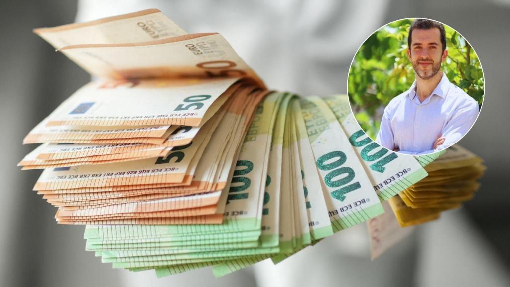 El abogado Manuel Requena y billetes de euro.