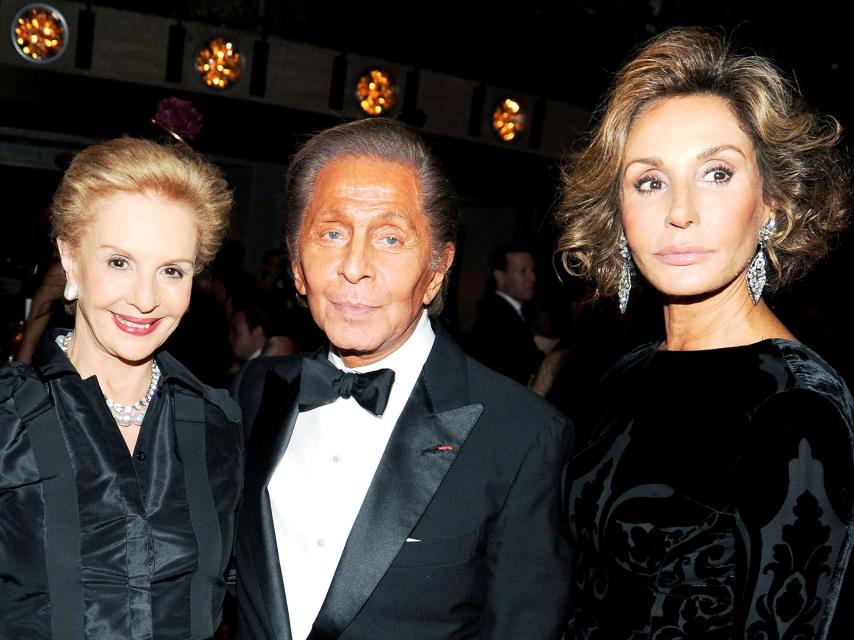 Valentino junto a Carolina Herrera y Naty Abascal.