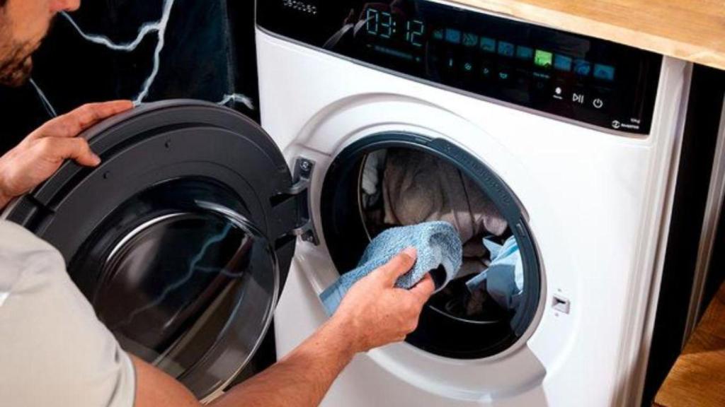 Lava, seca y te ahorra un problema en invierno: esta es la mejor alternativa a tener el tendedero en mitad del salón