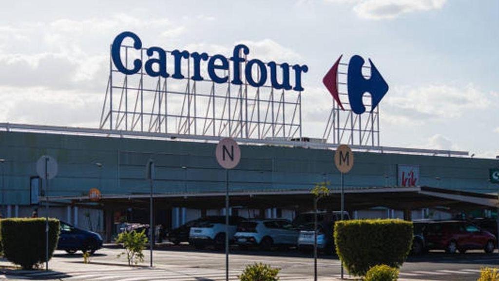 Fachada Carrefour.