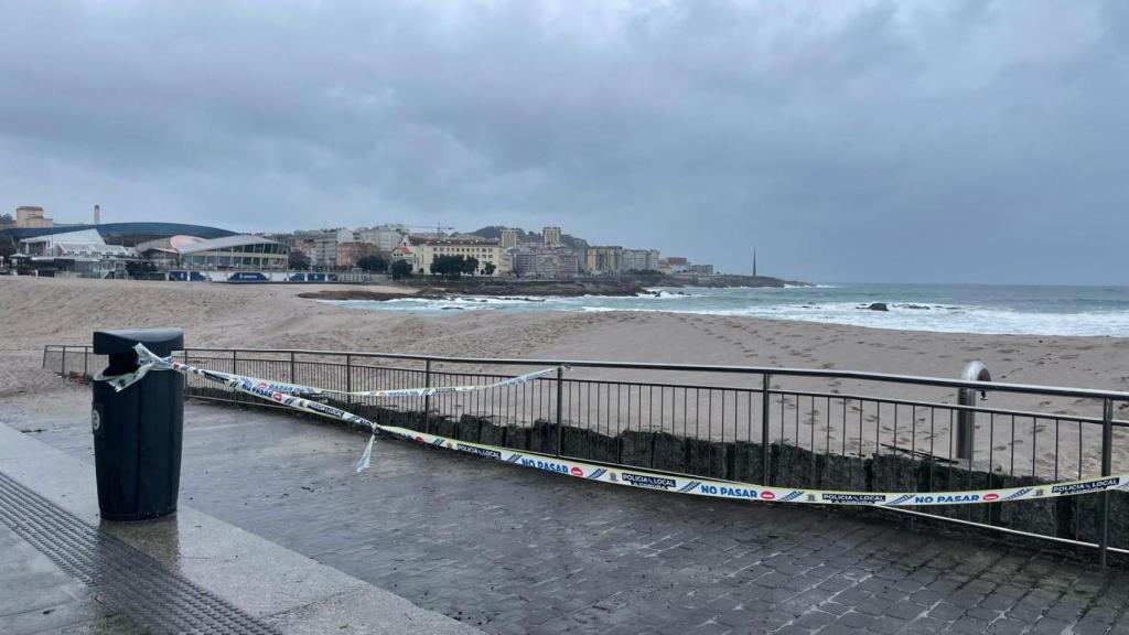 A Coruña cierra este martes y miércoles parques, jardines y playas por la alerta de temporal