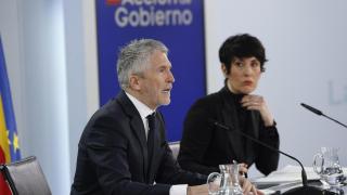 El ministro del Interior, Fernando Grande- Marlaska, y la ministra de Inclusión, Seguridad Social y Migraciones y portavoz del Gobierno, Elma Saiz, este martes en la rueda de prensa tras el Consejo de Ministros.