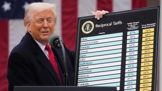 El presidente de EEUU, Donald Trump, durante el anuncio, el pasado 2 de abril, en el llamado Día de la Liberación, de la imposición de aranceles recíprocos amistosos a la mayoría de los países que mantienen vínculos comerciales con Washington.