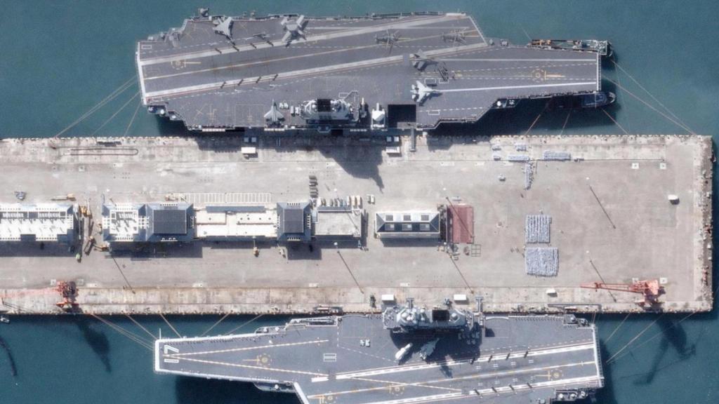 Imagen de dos portaaviones de China en Hainan, el 25 de octubre de 2025