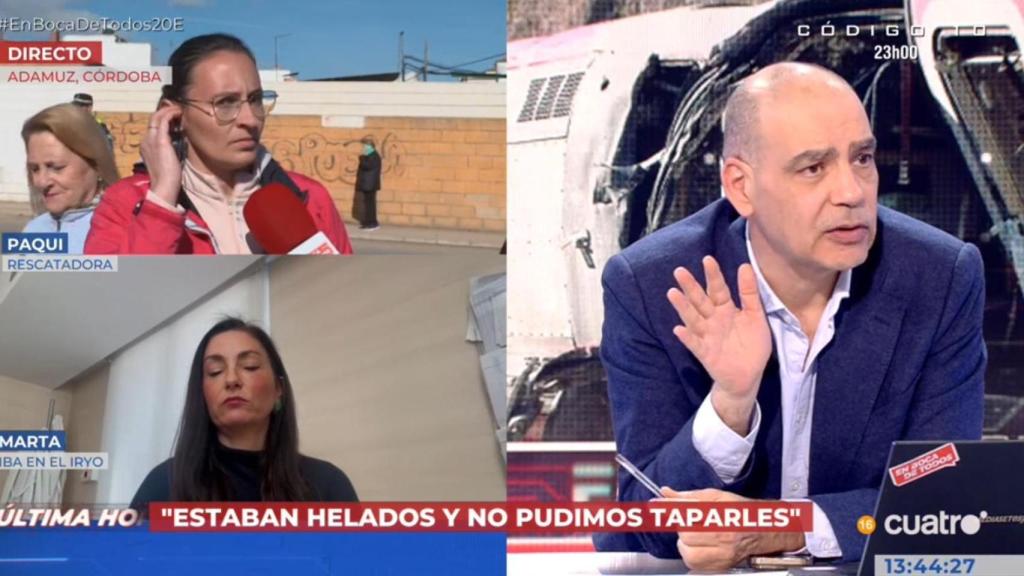 Nacho Abad conversa con algunos afectados por el accidente del tren en Córdoba.