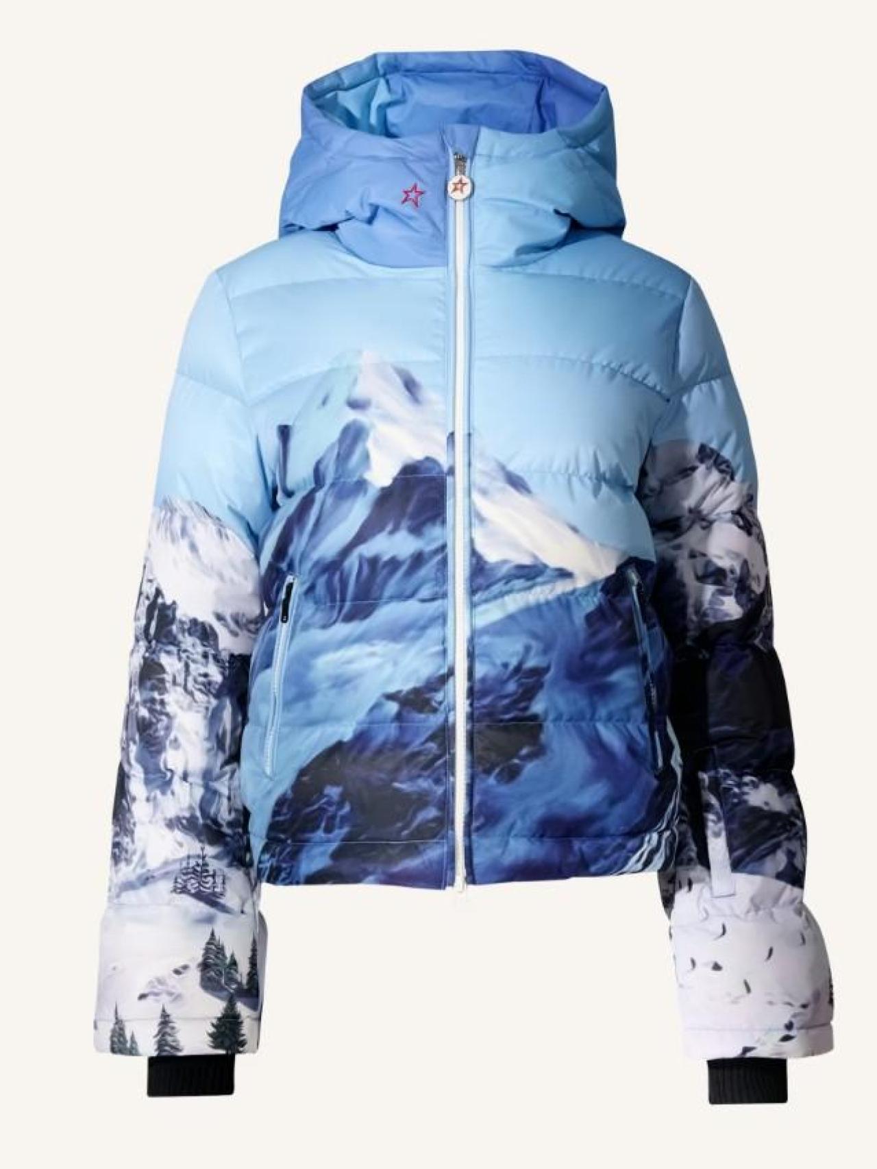 El plumón de nieve que ha lucido Anna Padilla.