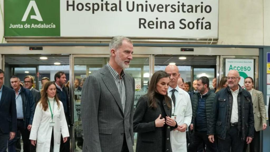 Os reis Felipe VI e Letizia visitam o Hospital Reina Sofia, em Córdoba, na terça-feira.