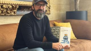 Juan Manuel Gil con su nueva novela 'Majareta'.
