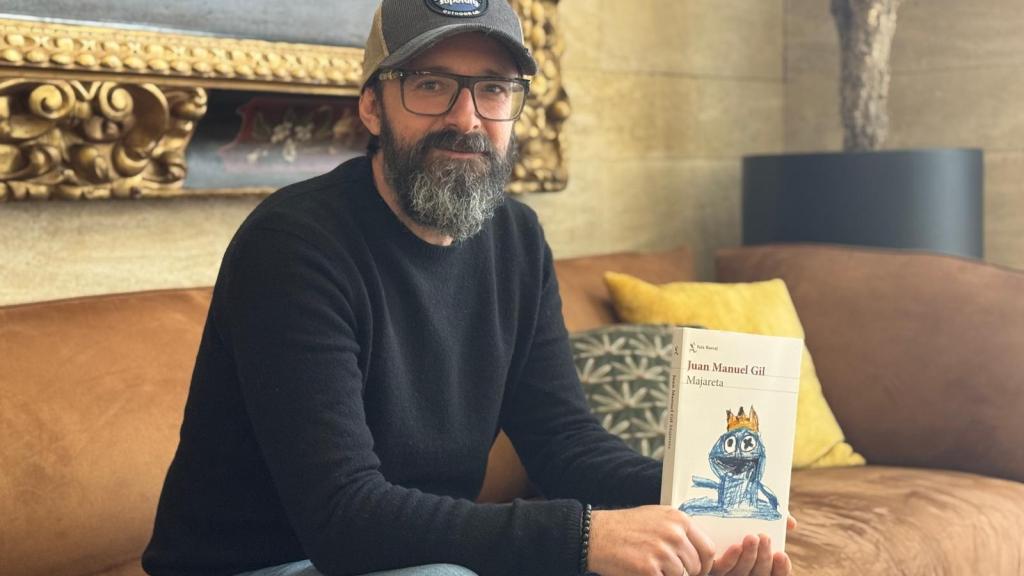 Juan Manuel Gil con su nueva novela 'Majareta'.