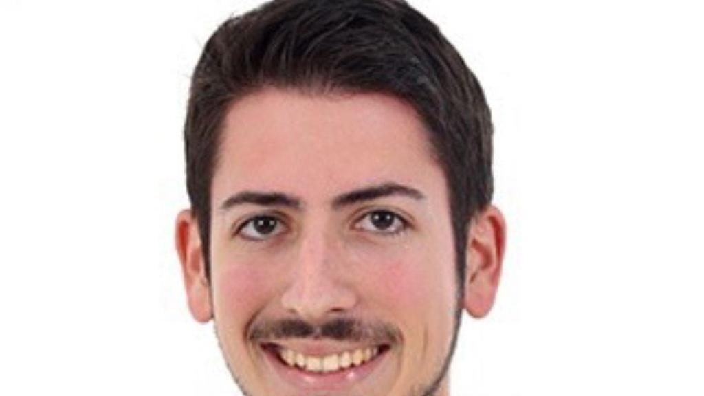 Montaje: Saldaña en el trabajo; con sus padres en el Colegio de Médicos de Málaga; y recién graduado de Medicina.