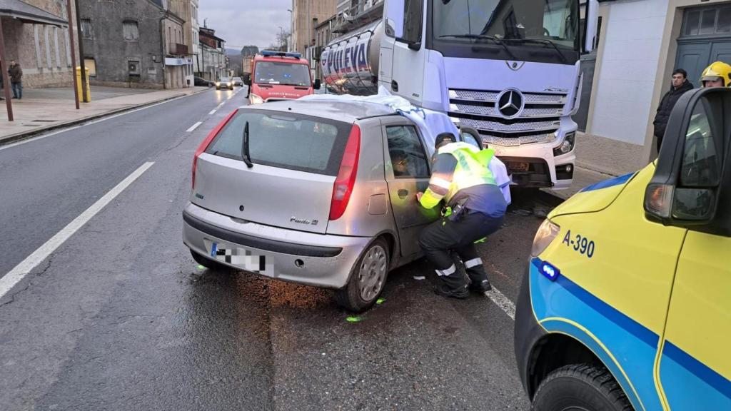 Fallecen dos octogenarios en Antas de Ulla (Lugo) tras chocar contra un camión en la N-640
