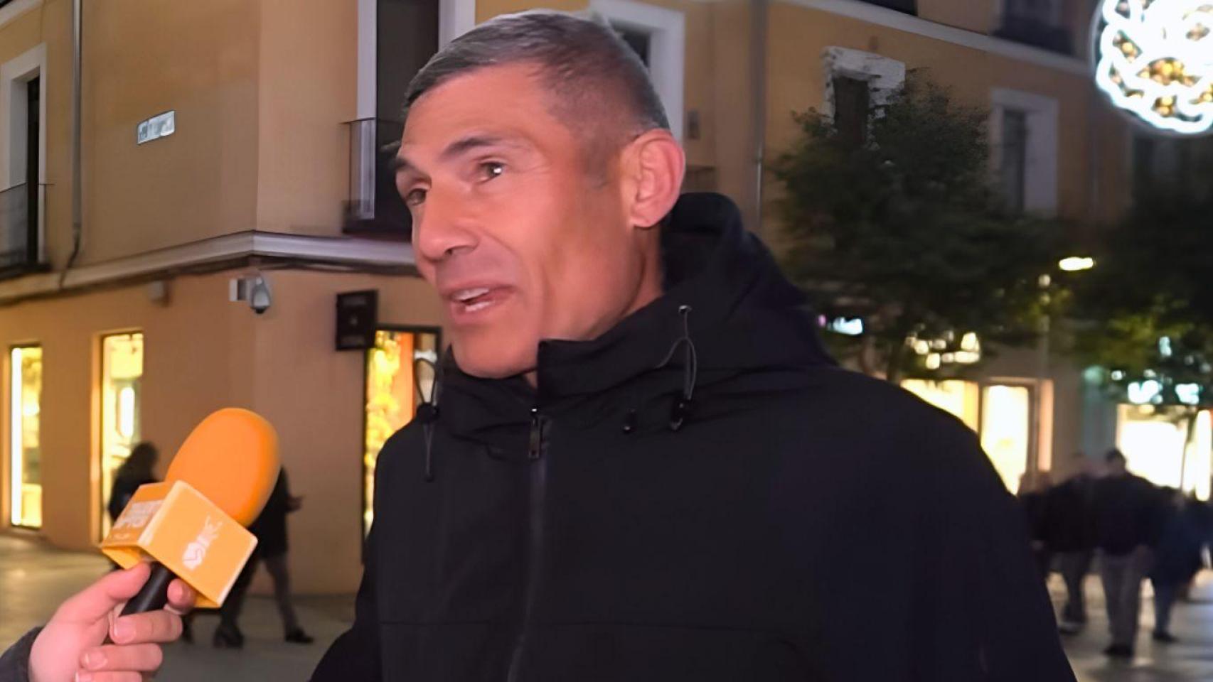 Militar español que reside en Madrid.