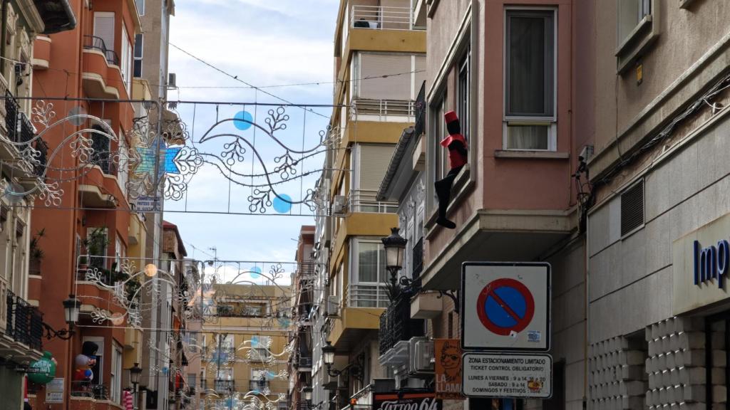Vista de apartamentos en el centro de la ciudad de Alicante estas Navidades.