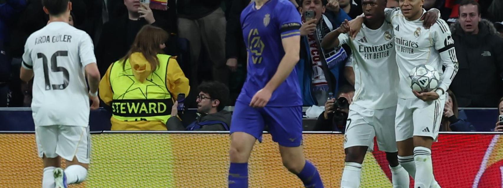 Vinicius y Mbappé celebran un gol contra el Mónaco