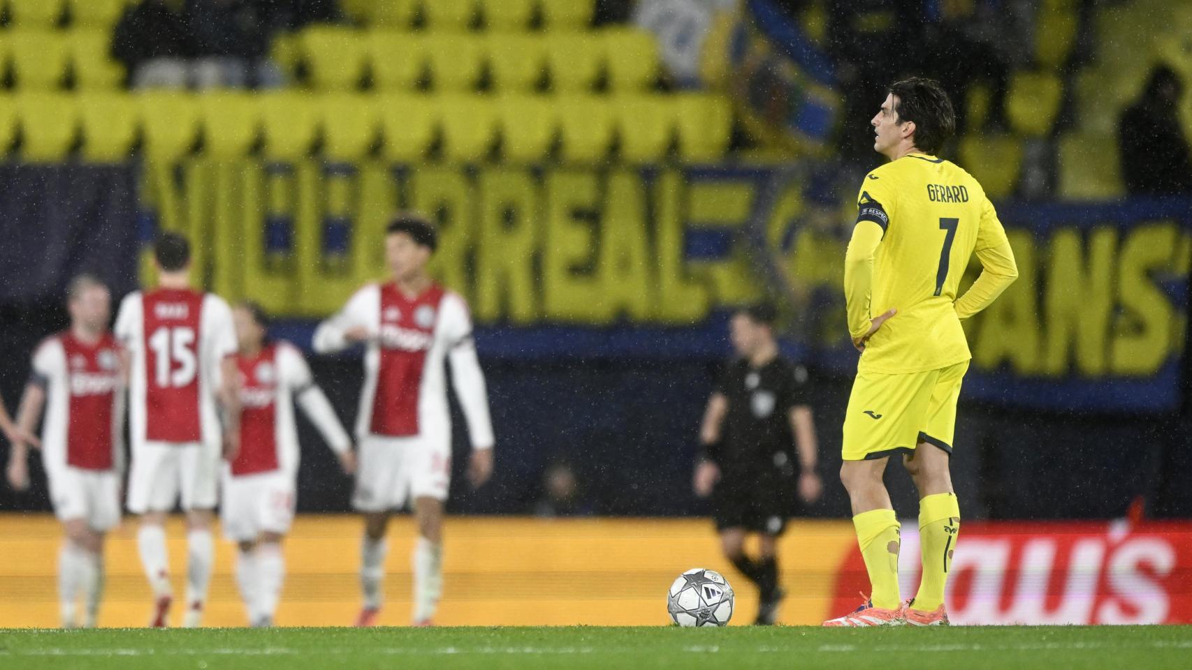 Gerard Moreno se lamenta tras un gol del Ajax.