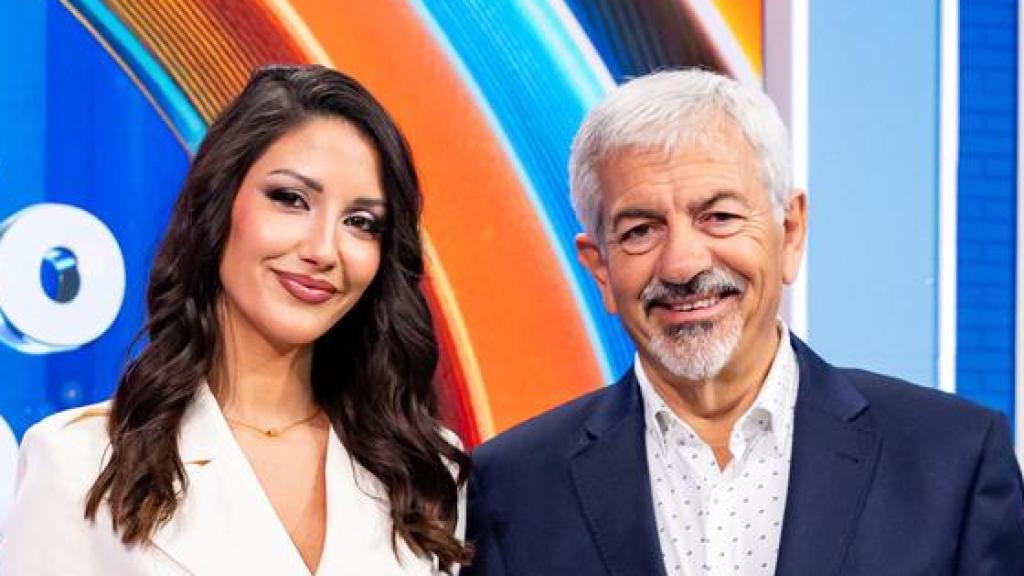 Carlos Sobera y Tania Medina, en un posado promocional de 'El precio justo'.