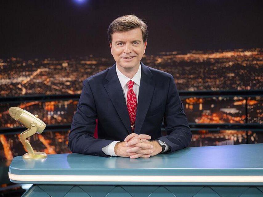 Marc Giró, en la mesa de su 'Late Xou'.