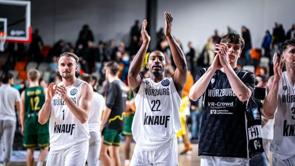 Los jugadores del Fitness First Wurzburg Baskets