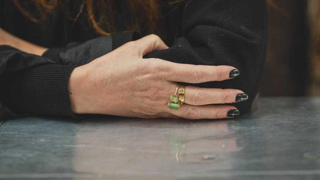 Detalle de los accesorios de la diseñadora Ana Locking.