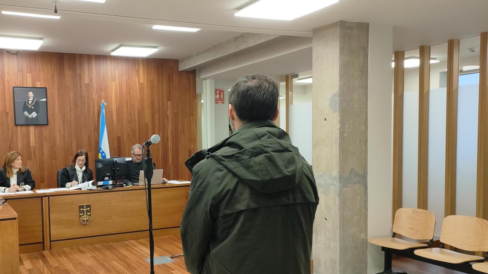 El exconcejal socialista de Baiona (Pontevedra), Óscar Martínez, condenado a 9 años de inhabilitación tras admitir un delito de prevaricación.