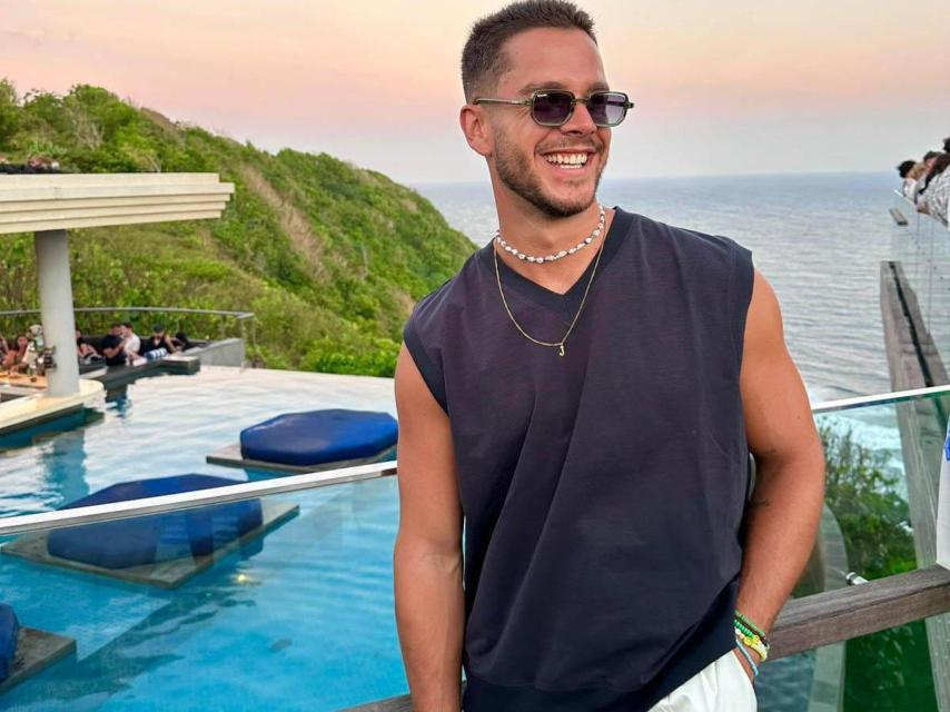 Jorge González sonriendo.