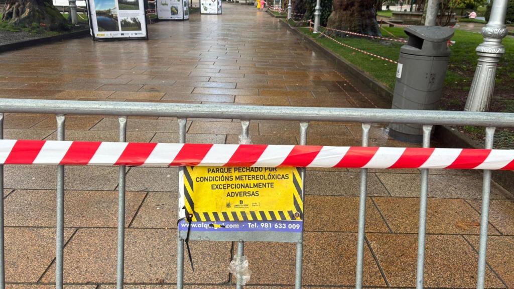 La alerta amarilla por vientos cierra parques en Santiago de Compostela