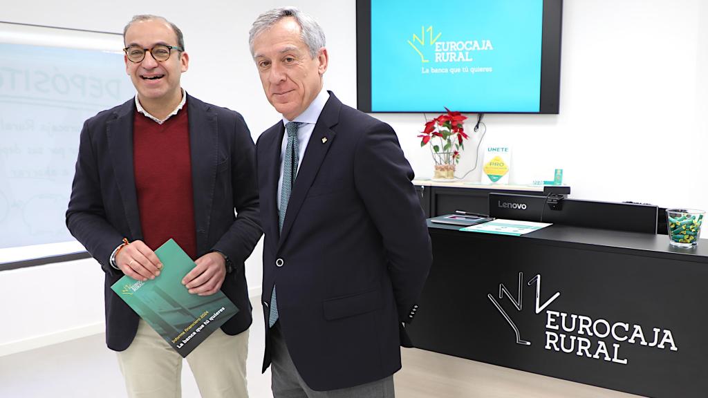 El presidente de Eurocaja Rural recibe al alcalde de Cáceres en la nueva oficina que la entidad ha abierto en la ciudad