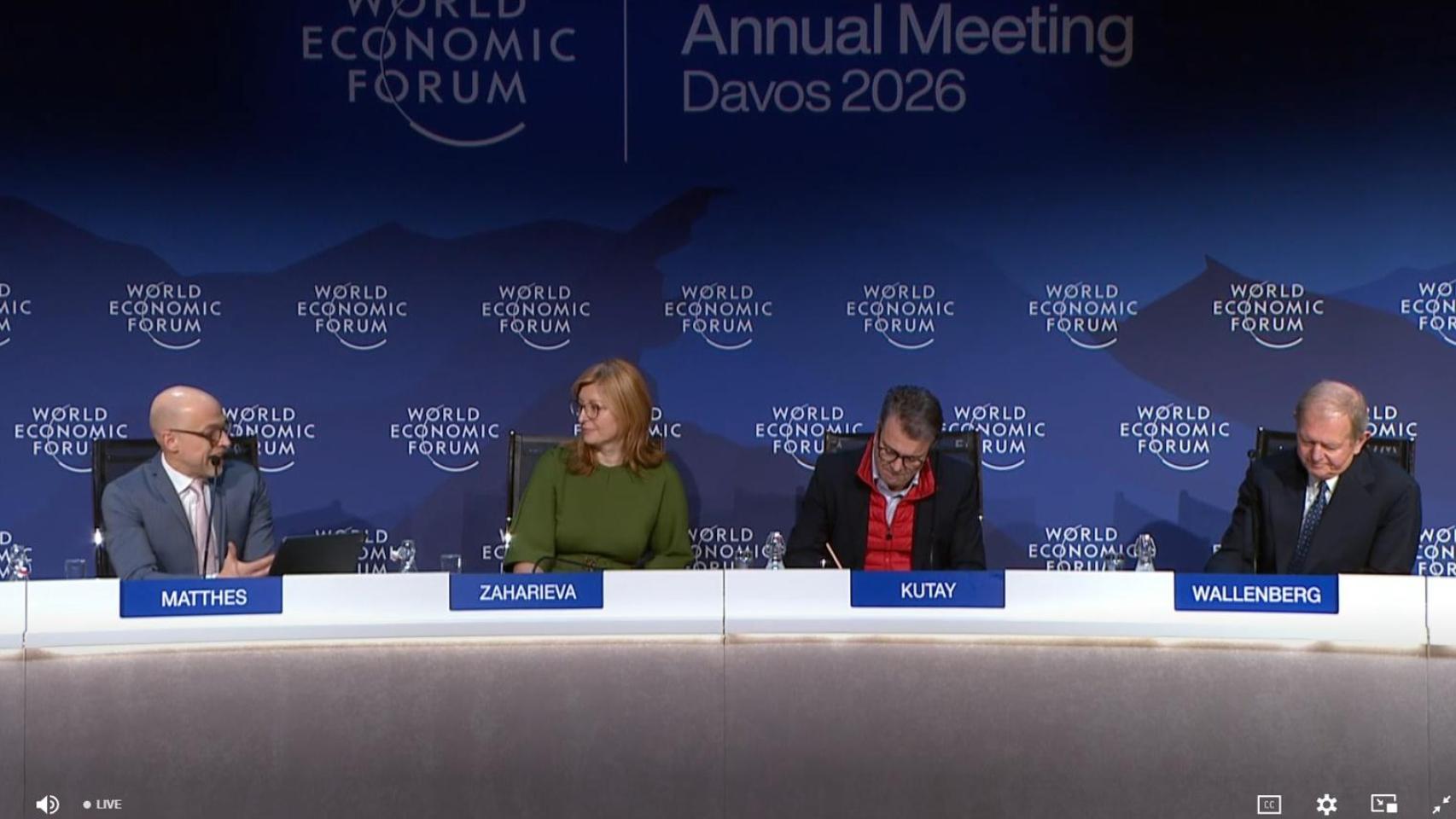 Mesa redonda sobre el Fondo Scaleup Europe celebrada este 21 de enero en World Economic Forum: Sebastián Mateos, redactor jefe en Handelsblatt GmbH; Ekaterina Zaharieva, comisaria de Startups, Investigación e Innovación de la Comisión Europea; Kasim Kutay, director ejecutivo de Novo Holdings y Marco Wallenberg, presidente de Skandinaviska Enskilda Banken (SEB).